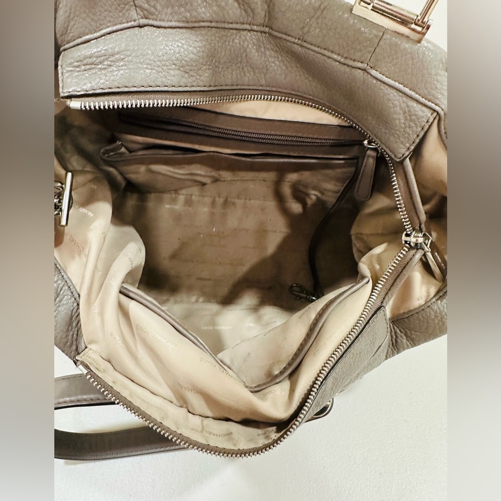 Michael Michael Kors Grey Quilted Leather Large Loni East West Top Handle Bag - Picture 12 of 15